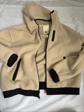 Levi’s Sherpa Zip Hoodie with Black Trim Unisex size small